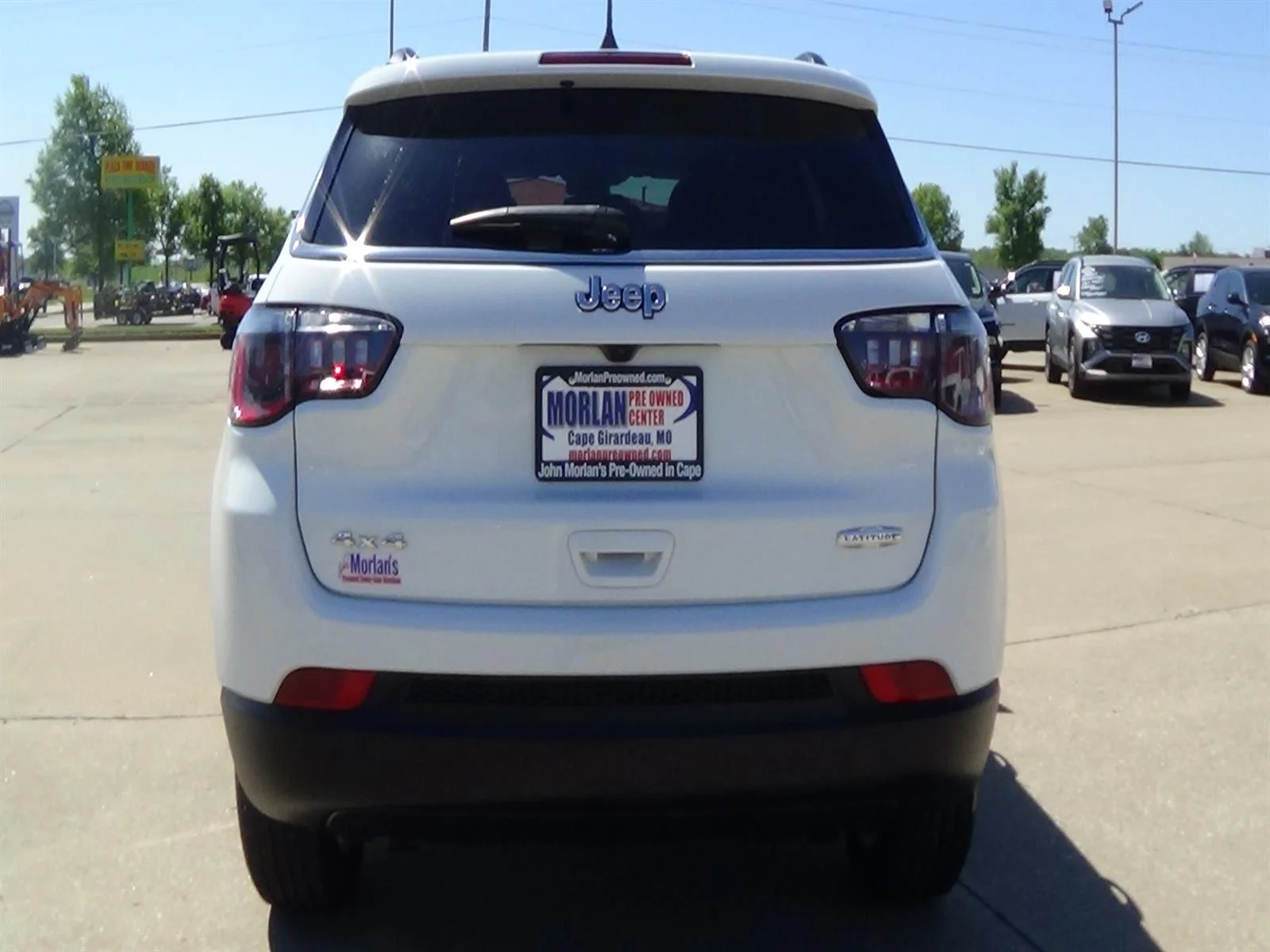 Certified Used 2025 Bright White Clear Coat (pw7) Jeep Latitude image 7