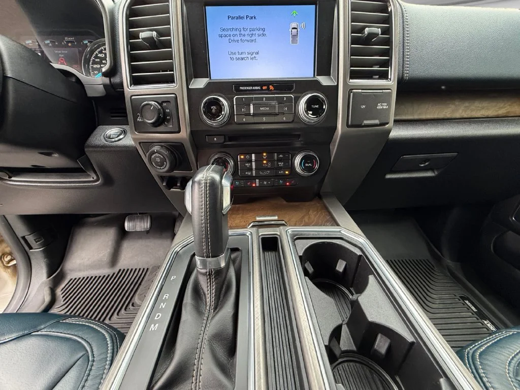 Used 2018 White Ford Limited image 12