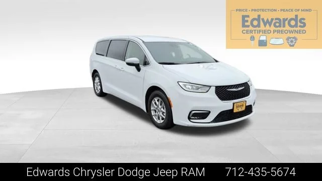 2023 Chrysler Pacifica Touring L's photo