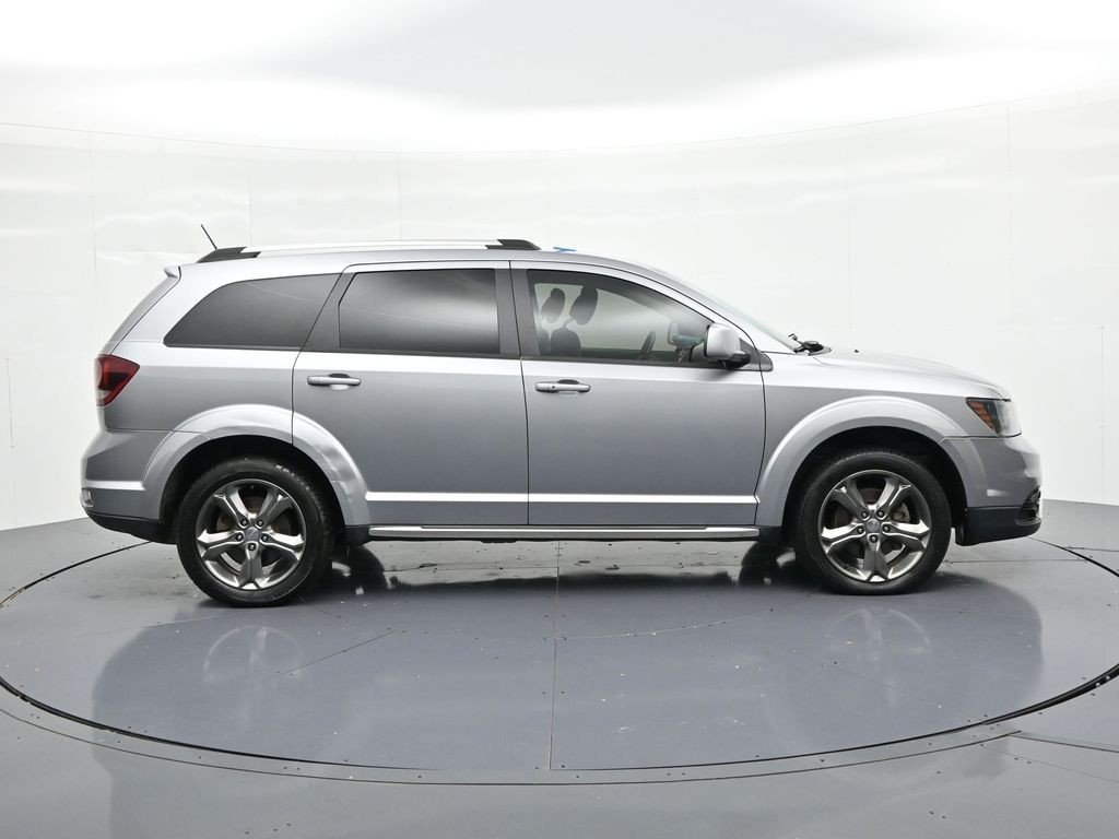 Used 2017 Billet Clearcoat Dodge Crossroad image 5