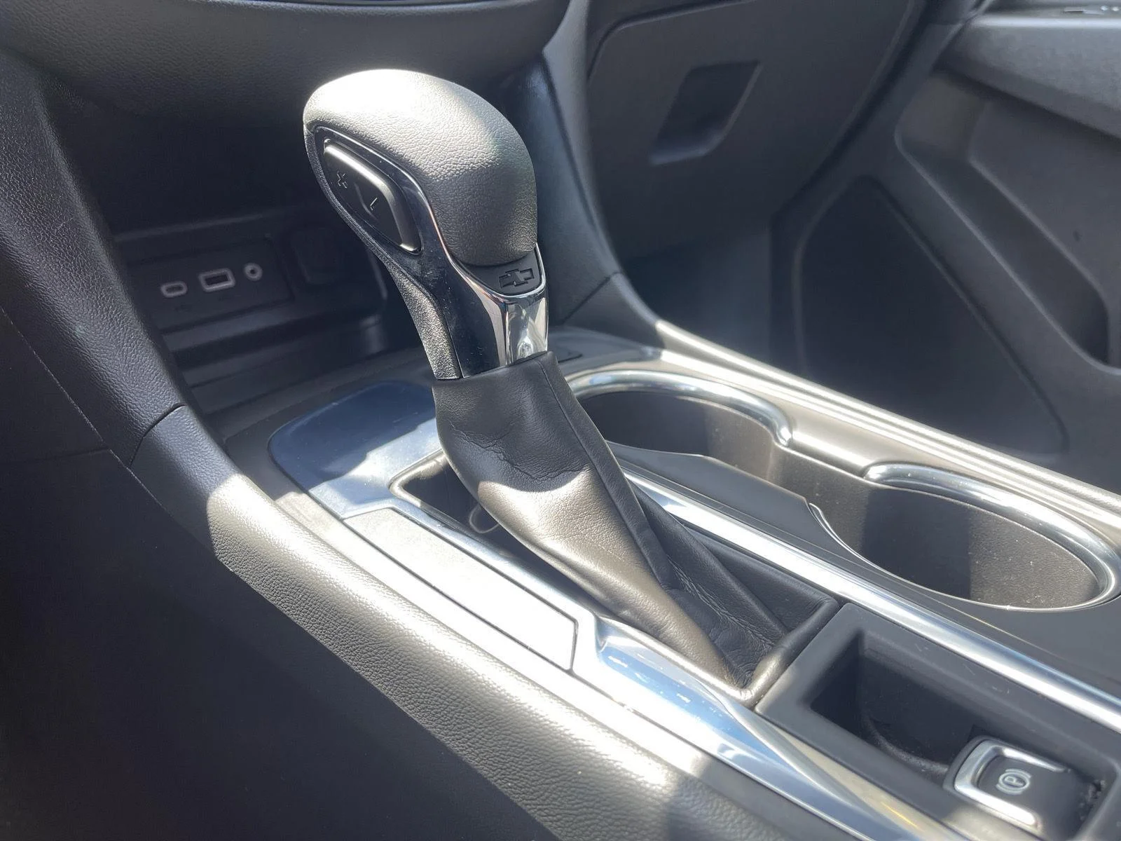 Used 2024 Summit White Chevrolet LT image 29