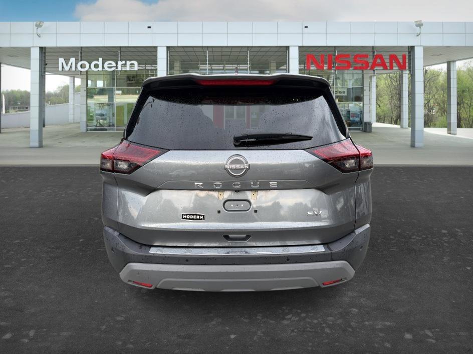 Used 2023 Gun Metallic Nissan SV image 5