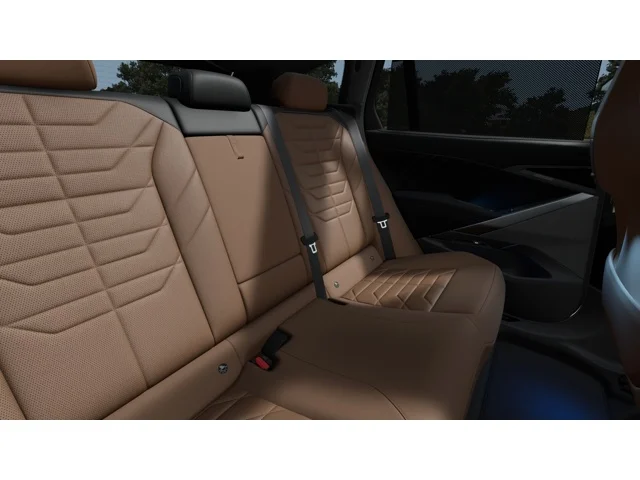 New 2027 Mineral White Metallic BMW 40 xDrive image 12