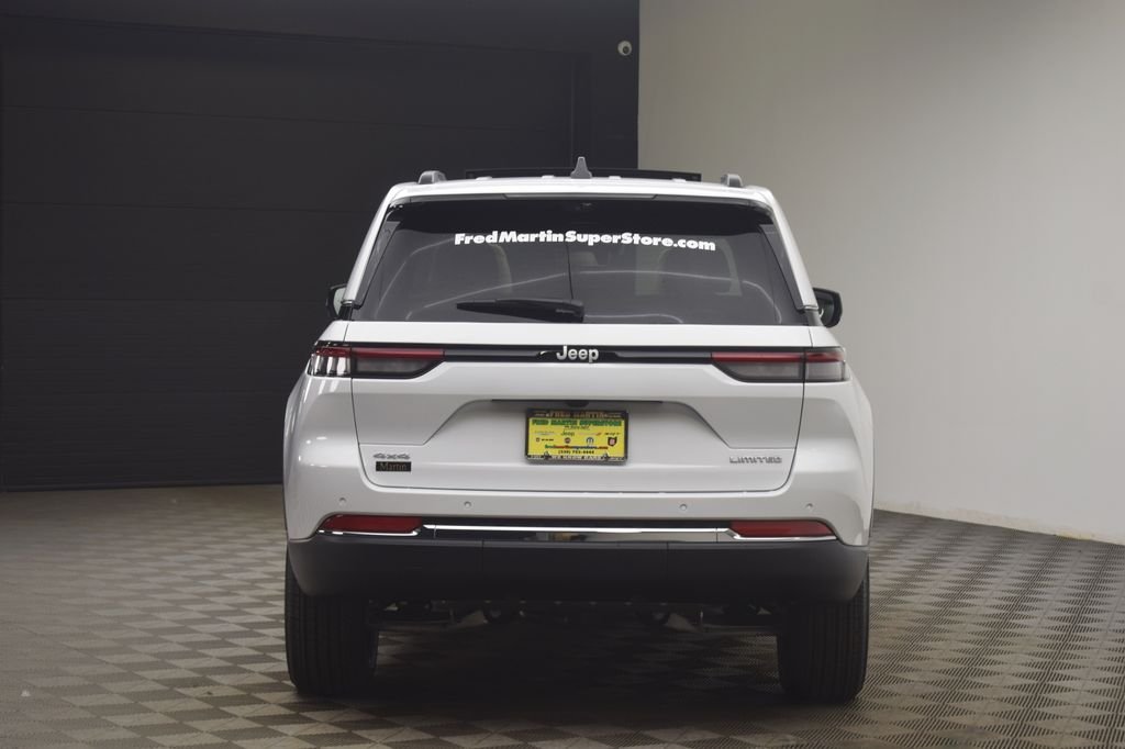 New 2025 Bright White Clear-Coat Exterior Paint Jeep Limited image 13