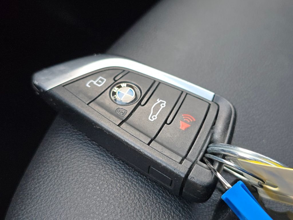 Used 2024 Gray BMW xDrive30i image 37