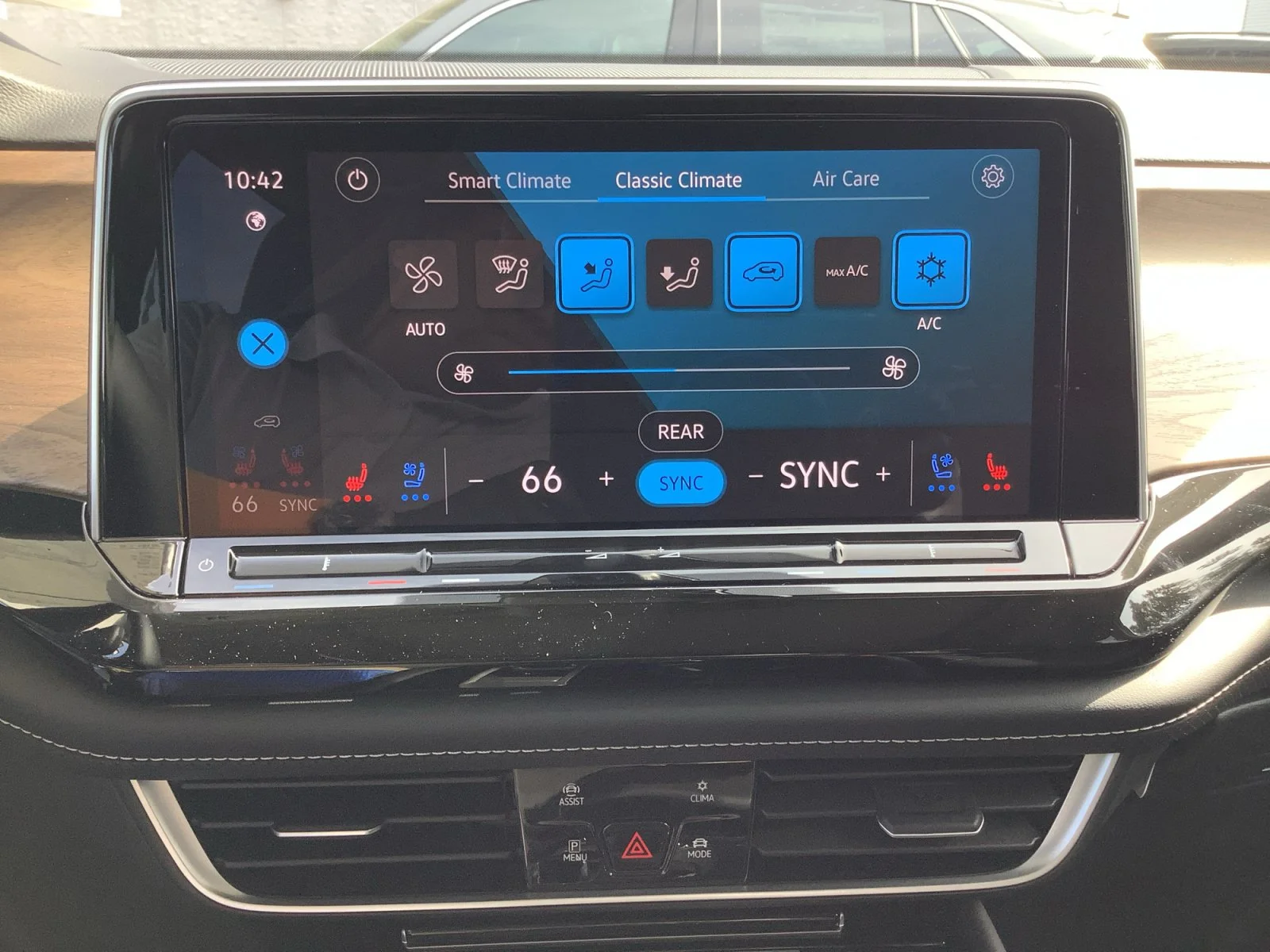 New 2026 PURE GRAY Volkswagen 2.0T SE w/Technology image 24