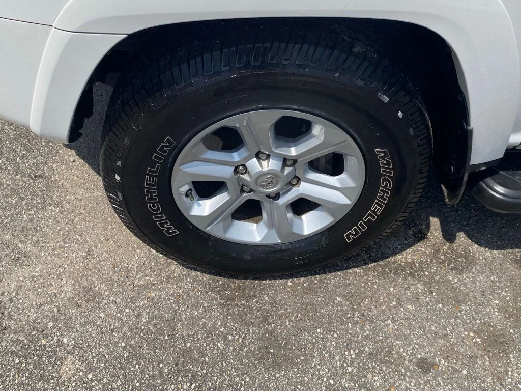 Used 2017 White Toyota SR5 Premium image 20