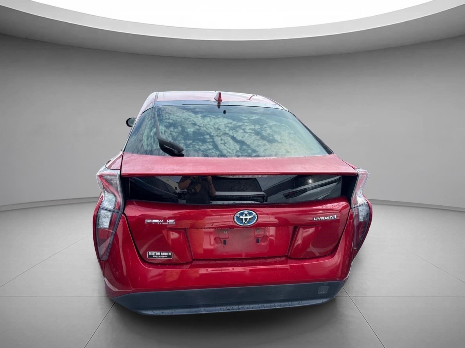 Used 2016 Hypersonic Red Toyota Two image 10