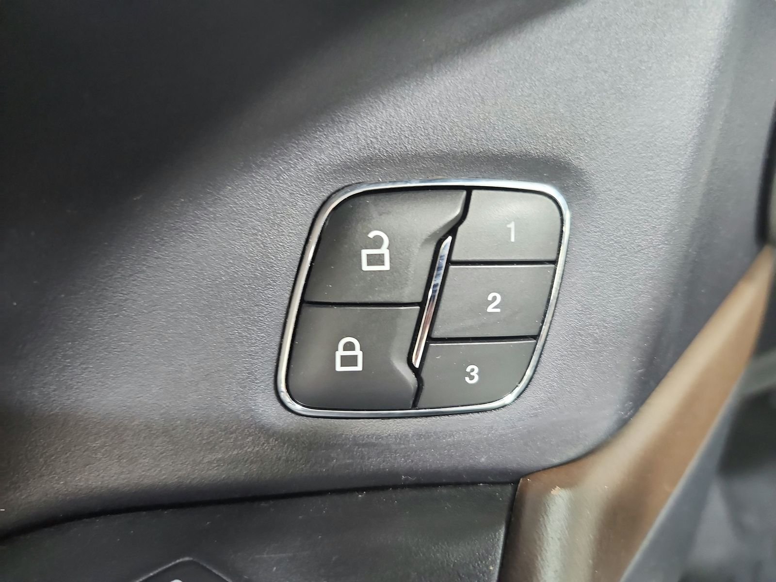 Used 2021 Oxford White Ford King Ranch image 21