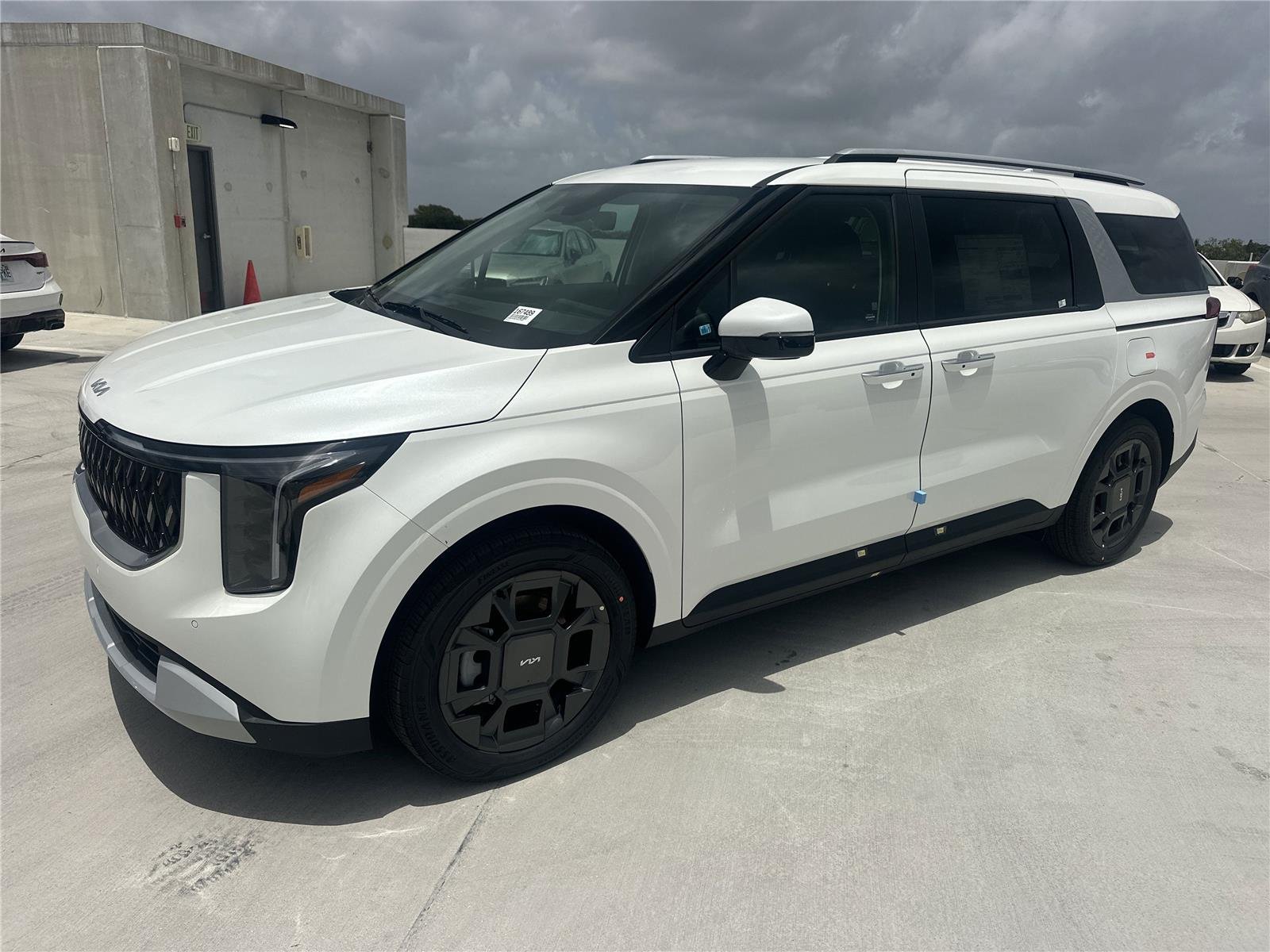 2026 Kia Sedona EX HEV's photo