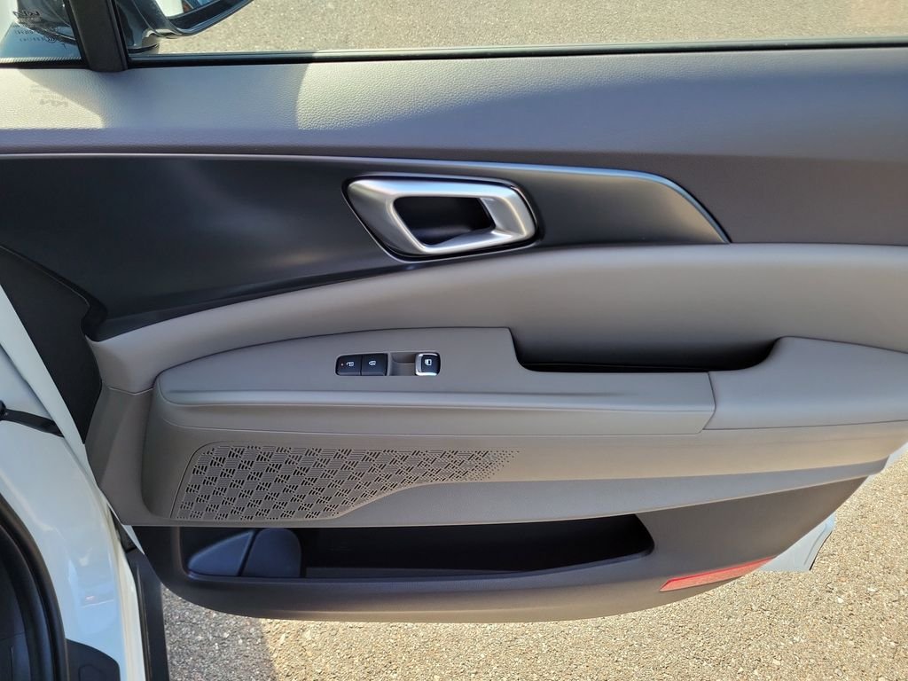 New 2026 White Kia LXS image 10