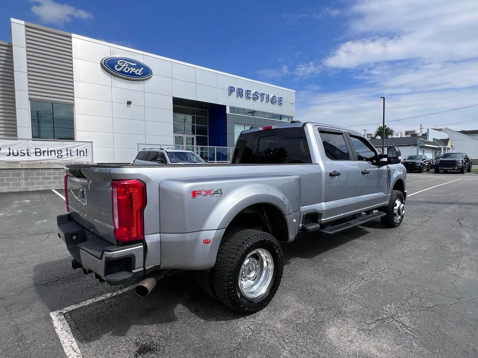 Used 2023 Silver Ford XL image 9