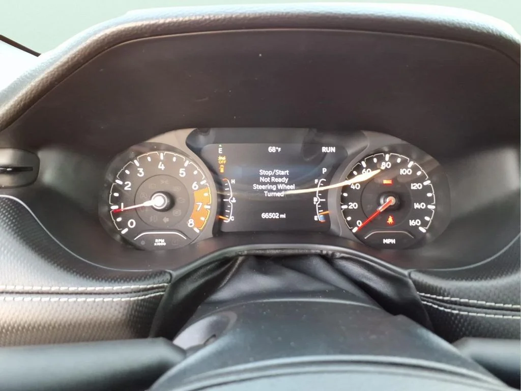 Used 2023 Gray Jeep Latitude image 19