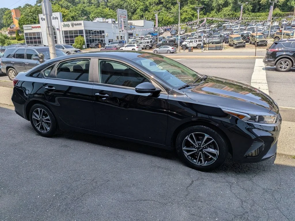 Used 2023 Black Kia LXS image 5