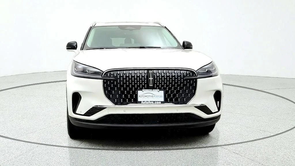 Used 2026 Pristine White Metallic Tri-Coat Lincoln Reserve AWD image 2