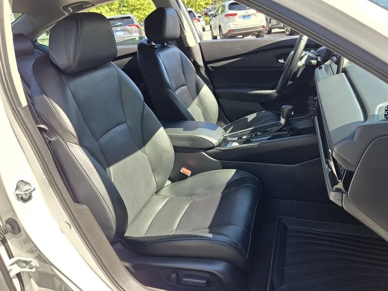 Used 2025 Platinum White Pearl Honda TOURING image 19