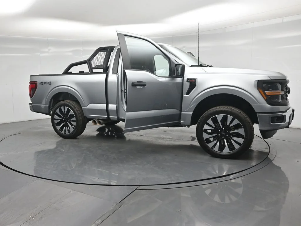 Used 2024 Silver Ford XL image 29