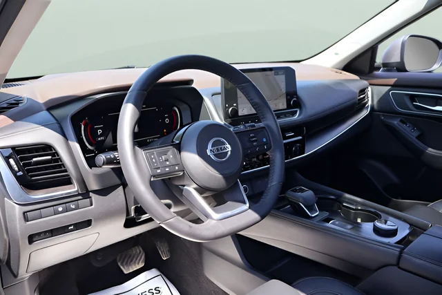 Used 2021 Gray Nissan Platinum image 12