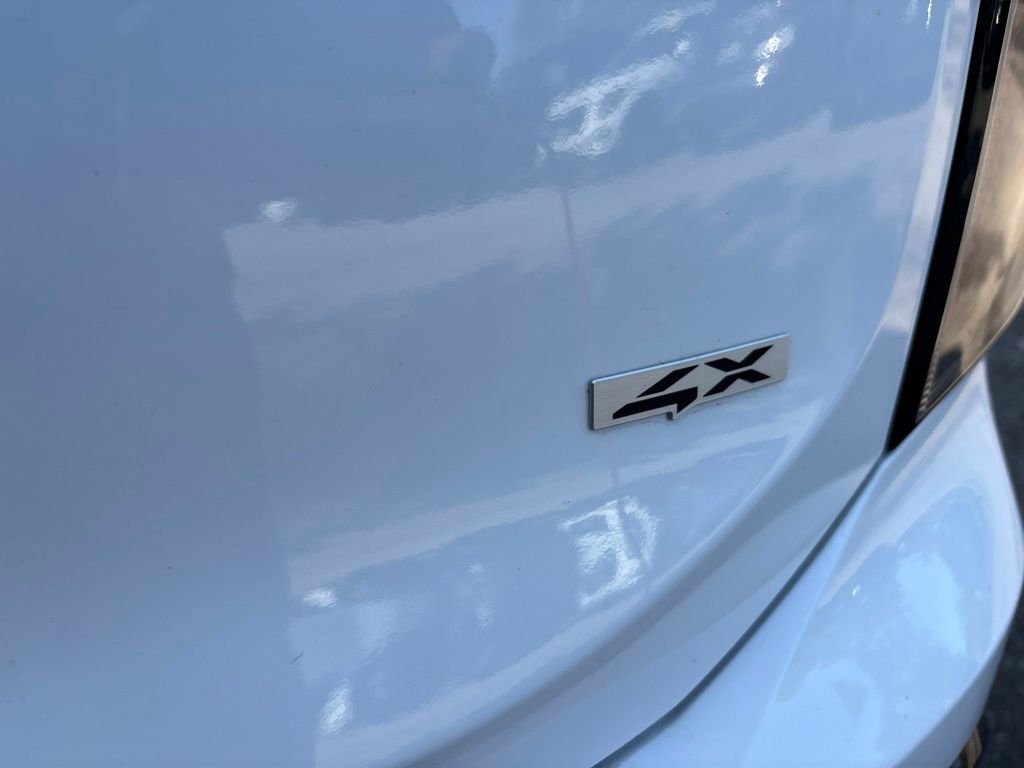 Used 2025 White Kia SX-Prestige image 31