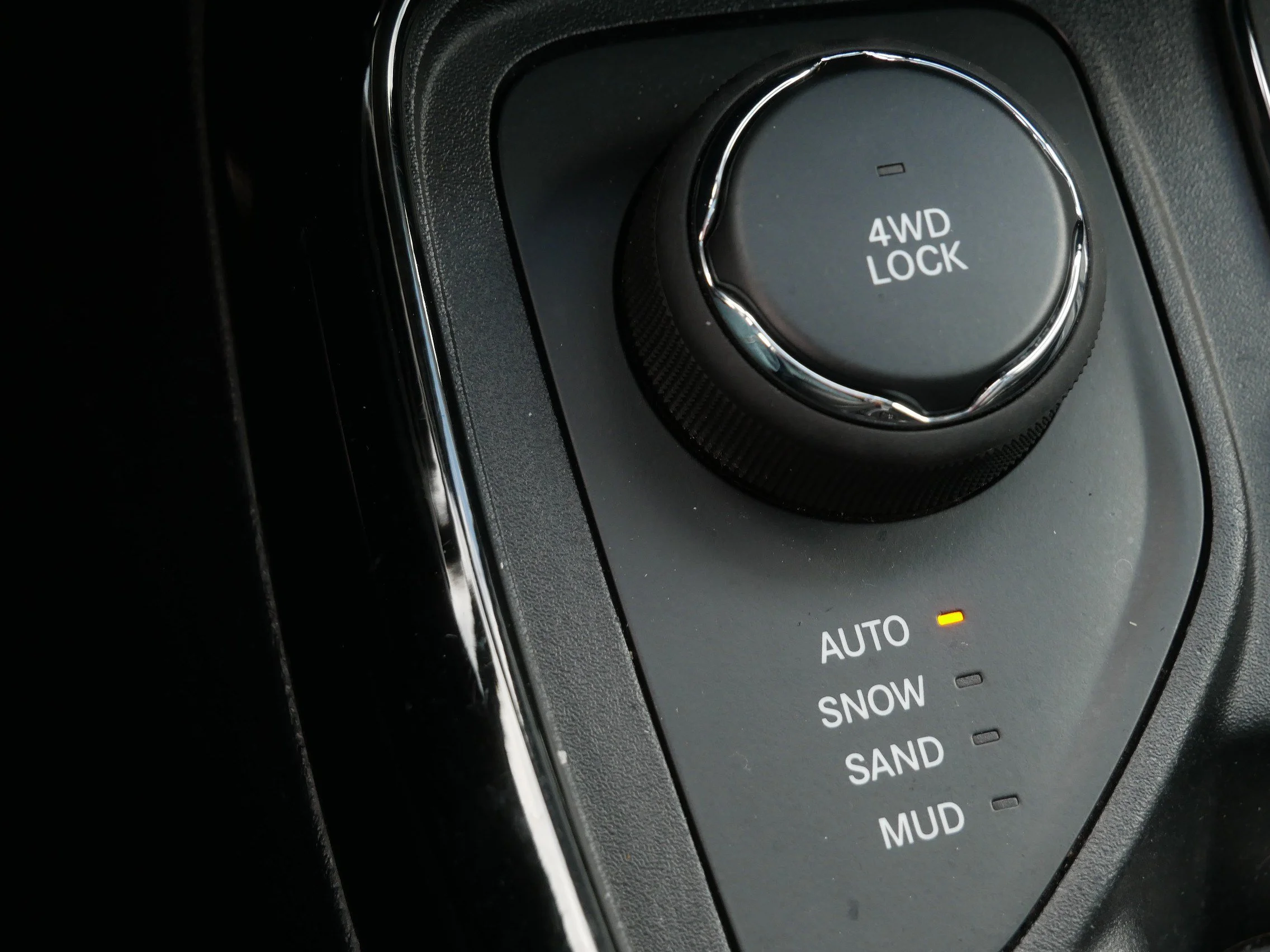 Used 2021 Pearl White Tri-Coat Jeep Limited image 31