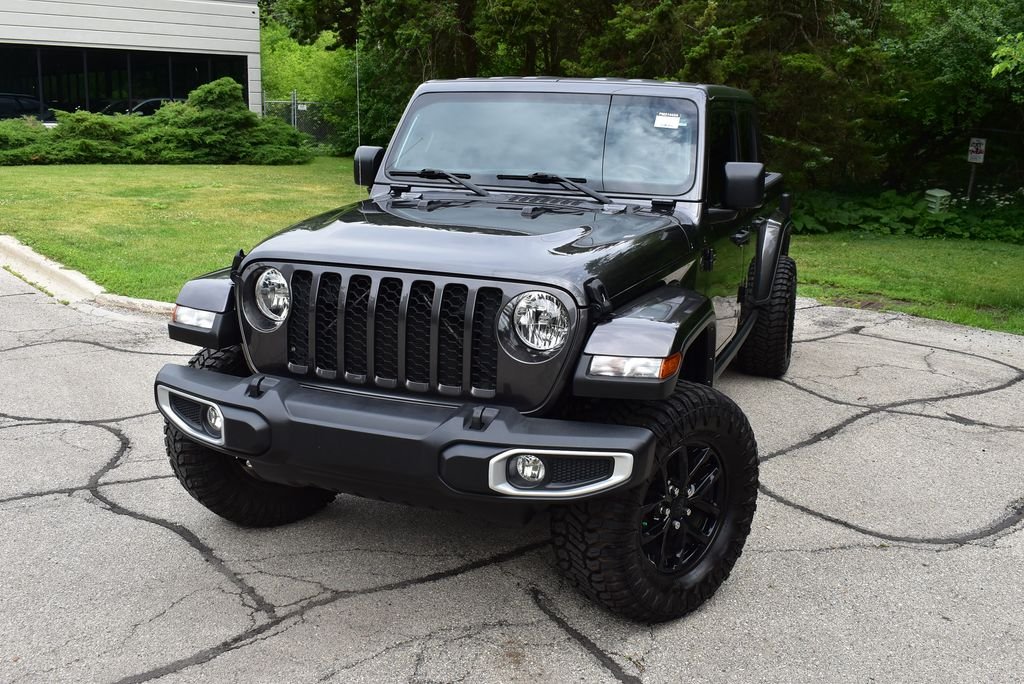 Used 2022 Crystal Metallic Jeep Sport image 7