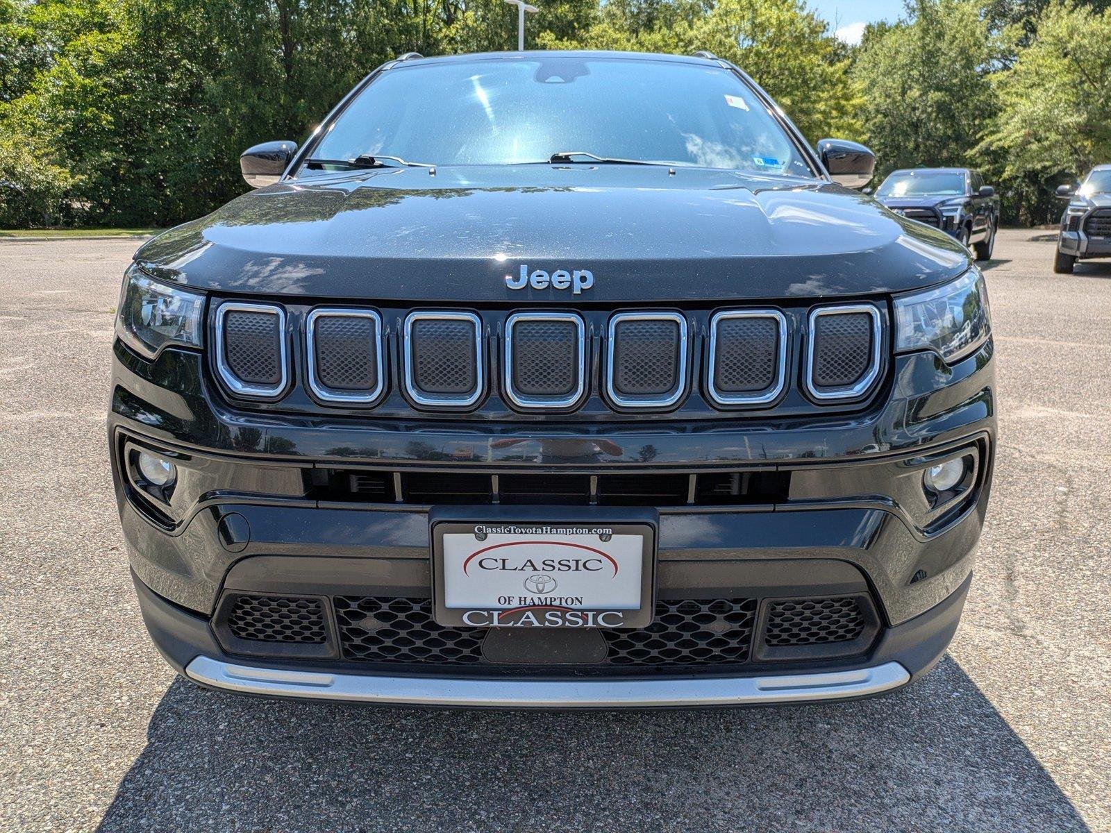 Used 2022 Diamond Black Crystal Pearlcoat Jeep Limited image 9