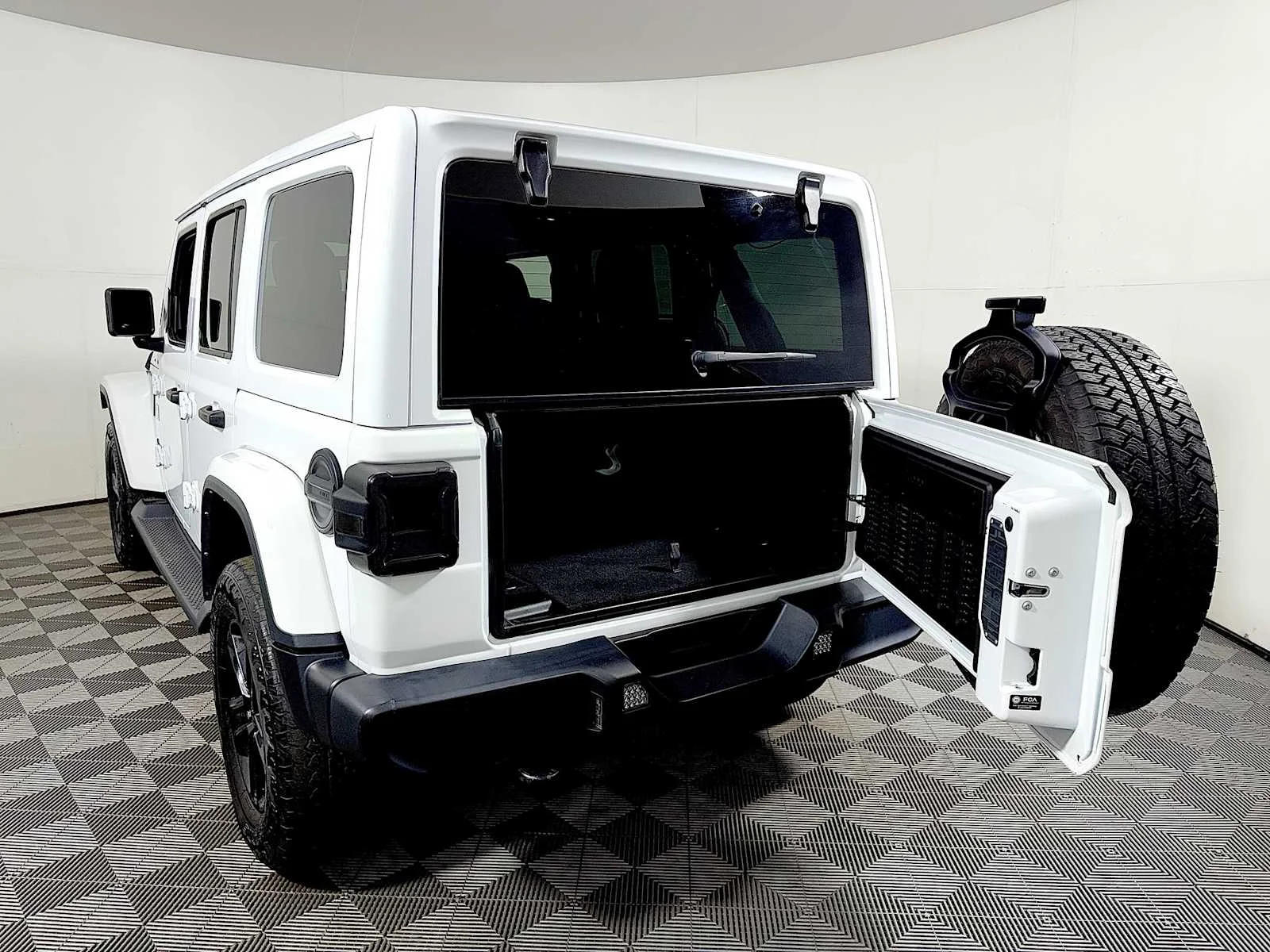 Used 2021 Bright White Clearcoat Jeep Unlimited Sahara Altitude image 22