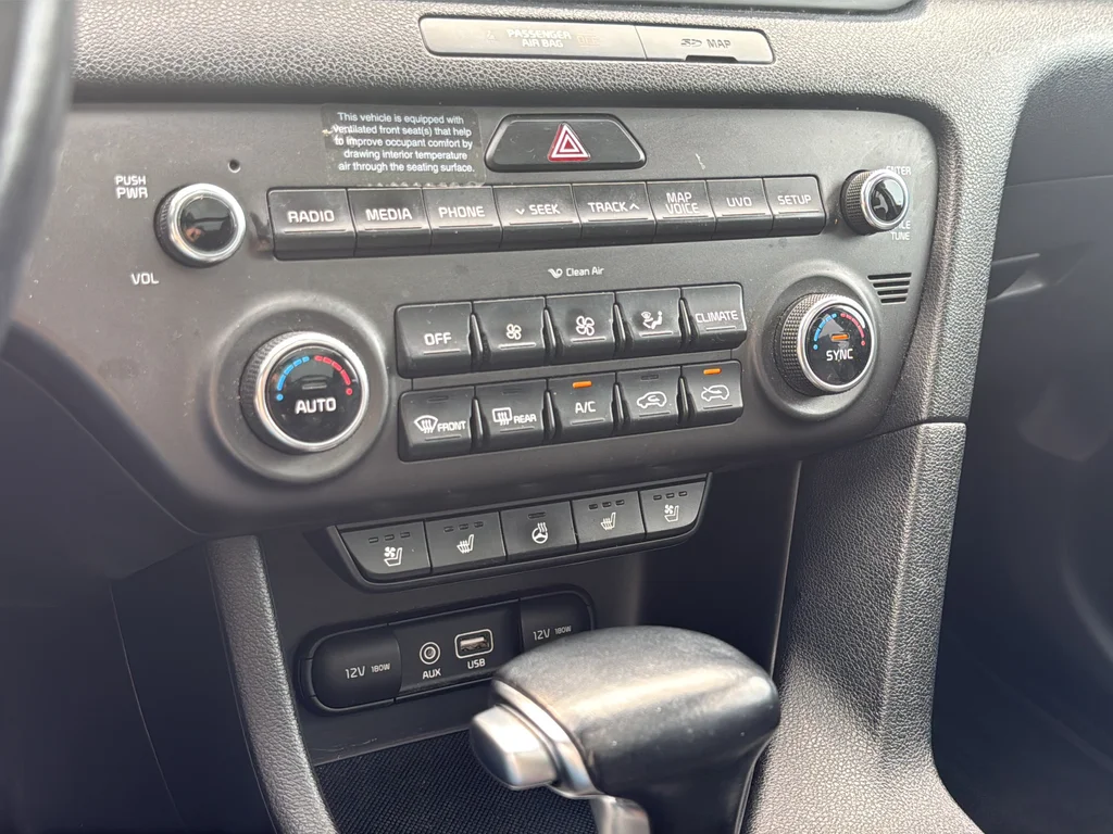 Used 2017 Red Kia EX image 21