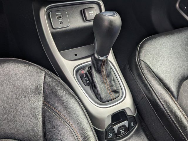 Used 2021 White Jeep Latitude image 27