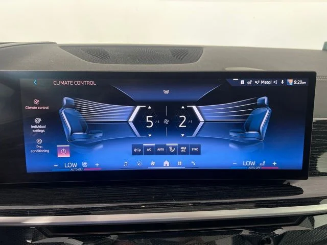 Used 2024 Gray BMW xDrive40i image 23