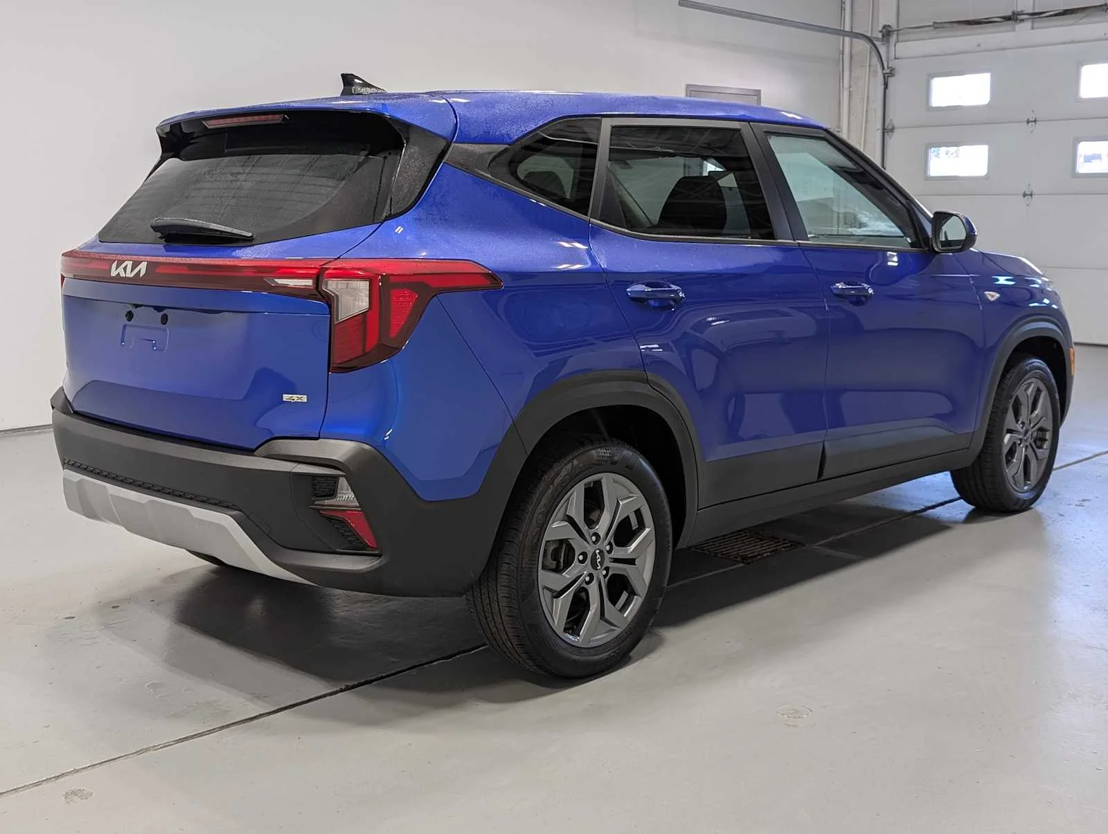 Certified Used 2024 Neptune Blue Kia LX image 8