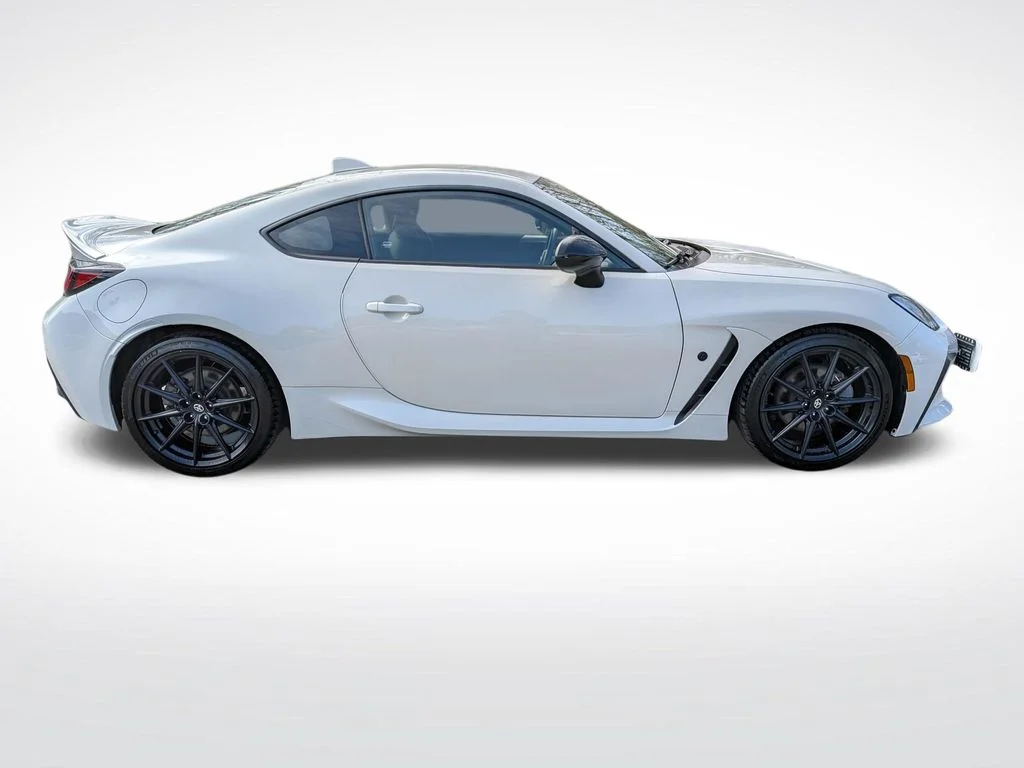 Used 2023  Toyota Premium image 2