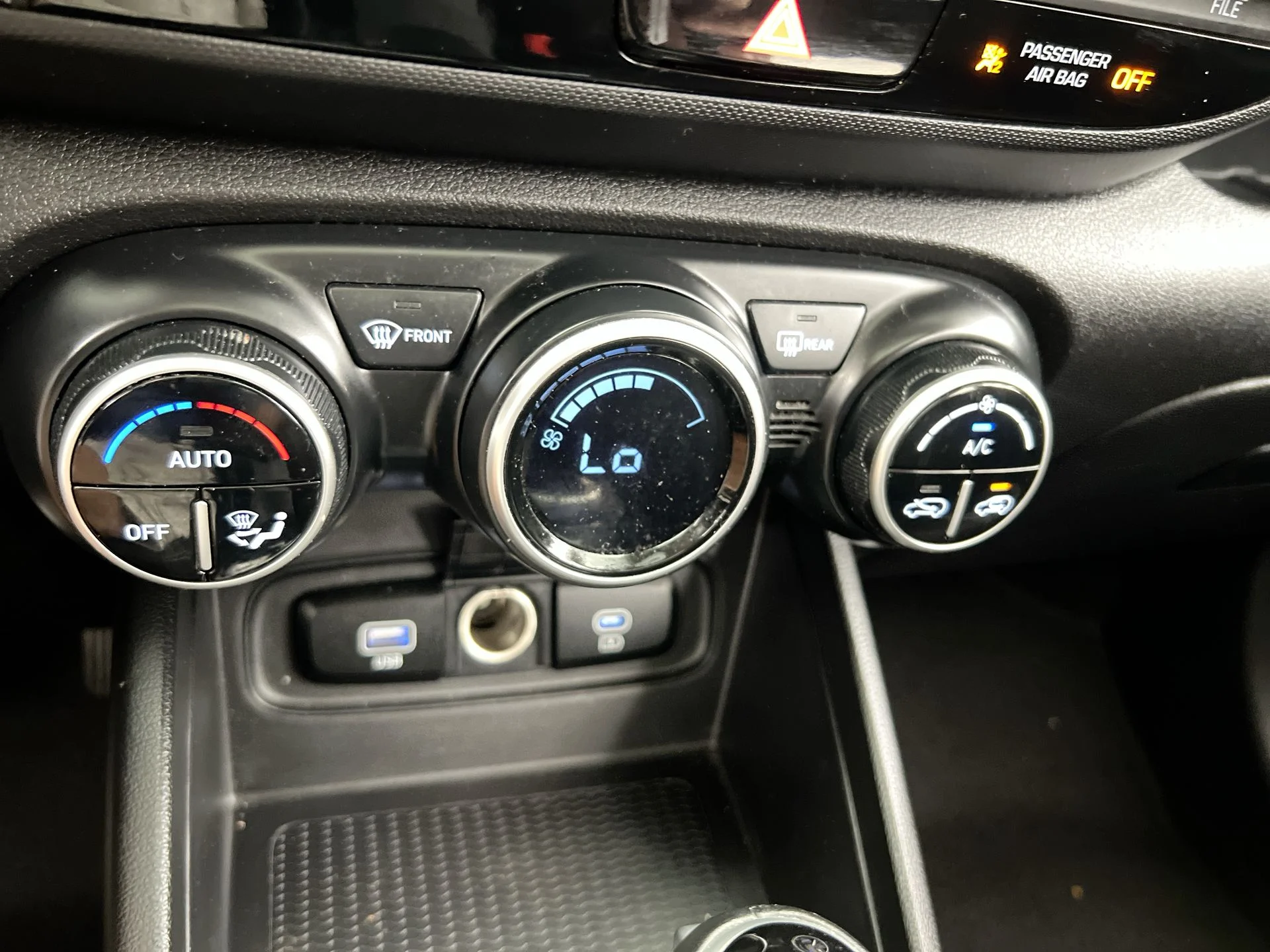 Used 2023 White Hyundai SEL image 24