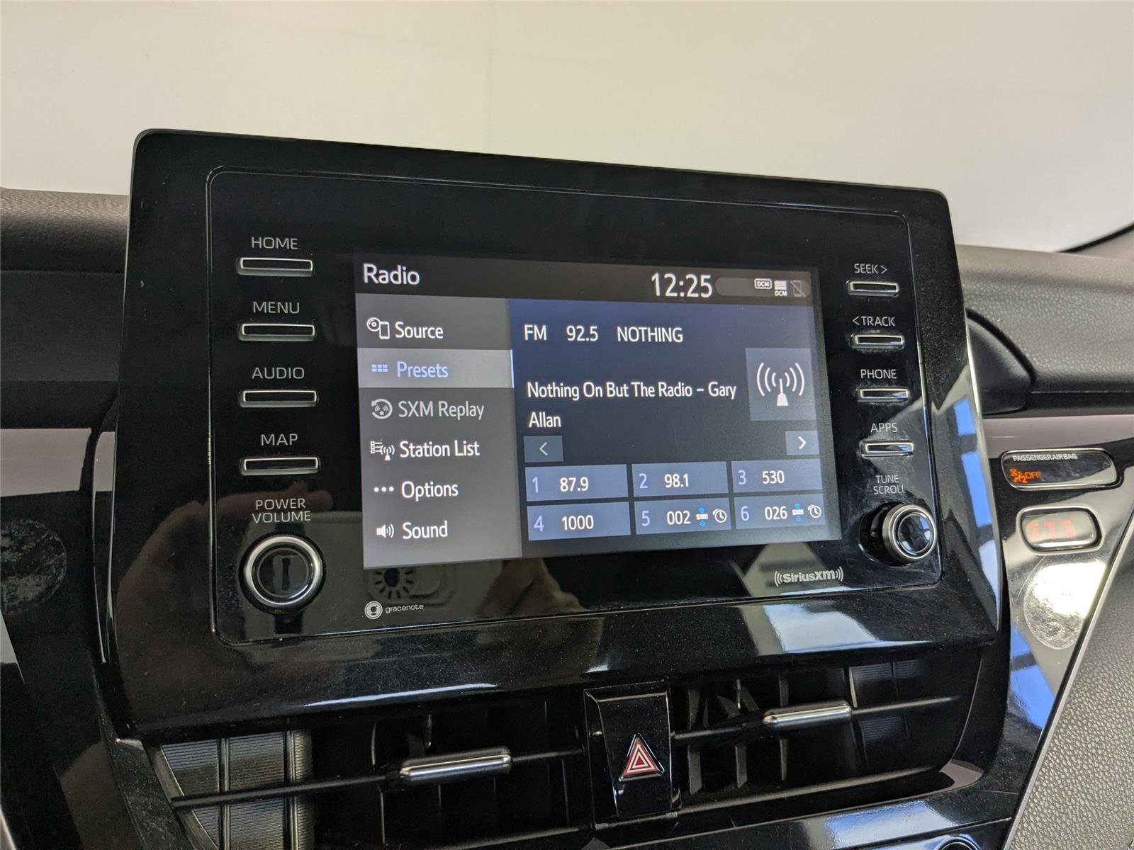 2022 Toyota Camry SE - Photo 14