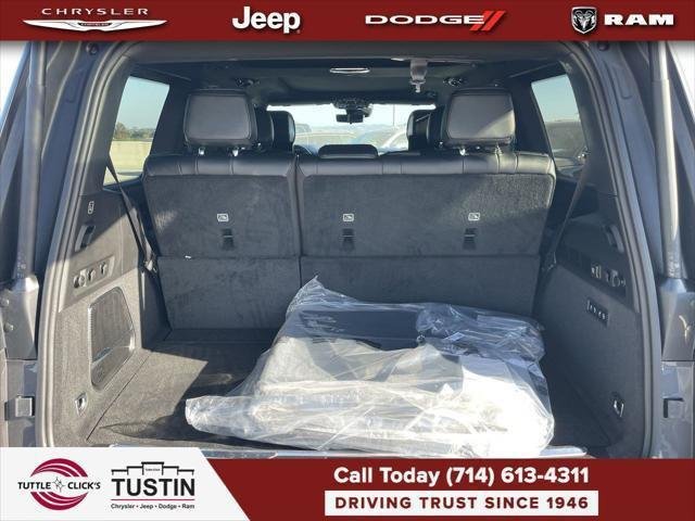 New 2026 Baltic-Gray Metallic Clear-Coat Exterior Paint Jeep Grand Wagoneer image 27