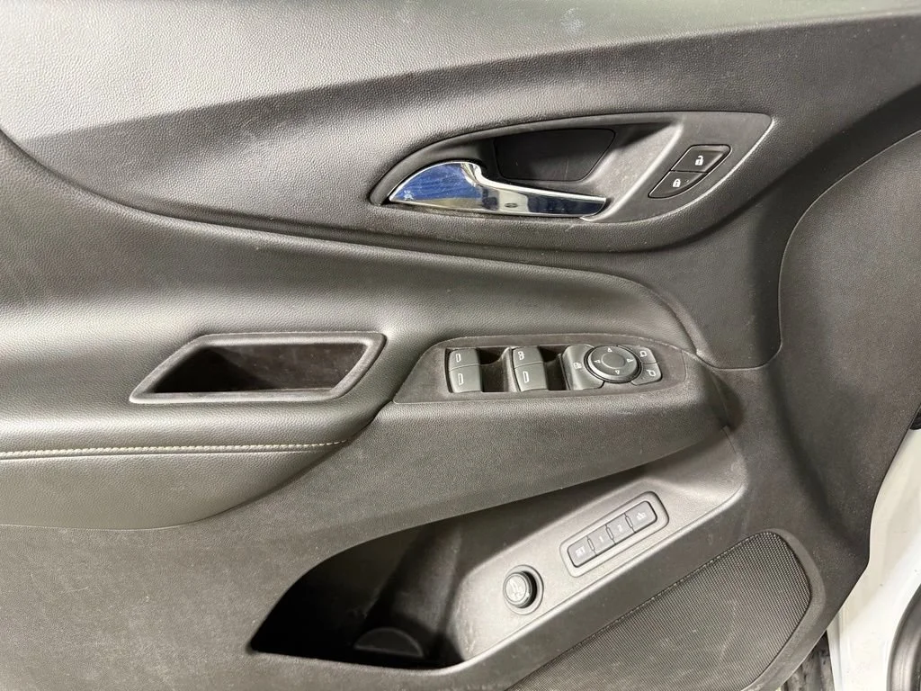 Used 2018 SUMMIT WHITE Chevrolet Premier image 8