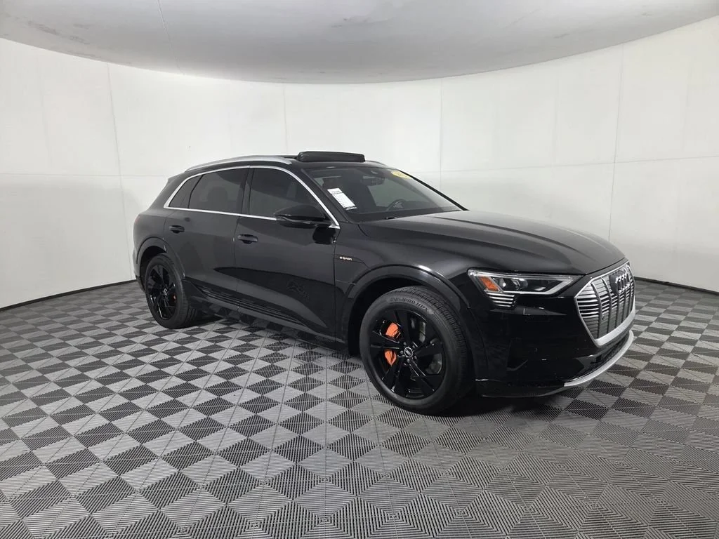 Used 2022 Brilliant Black Audi Premium image 2