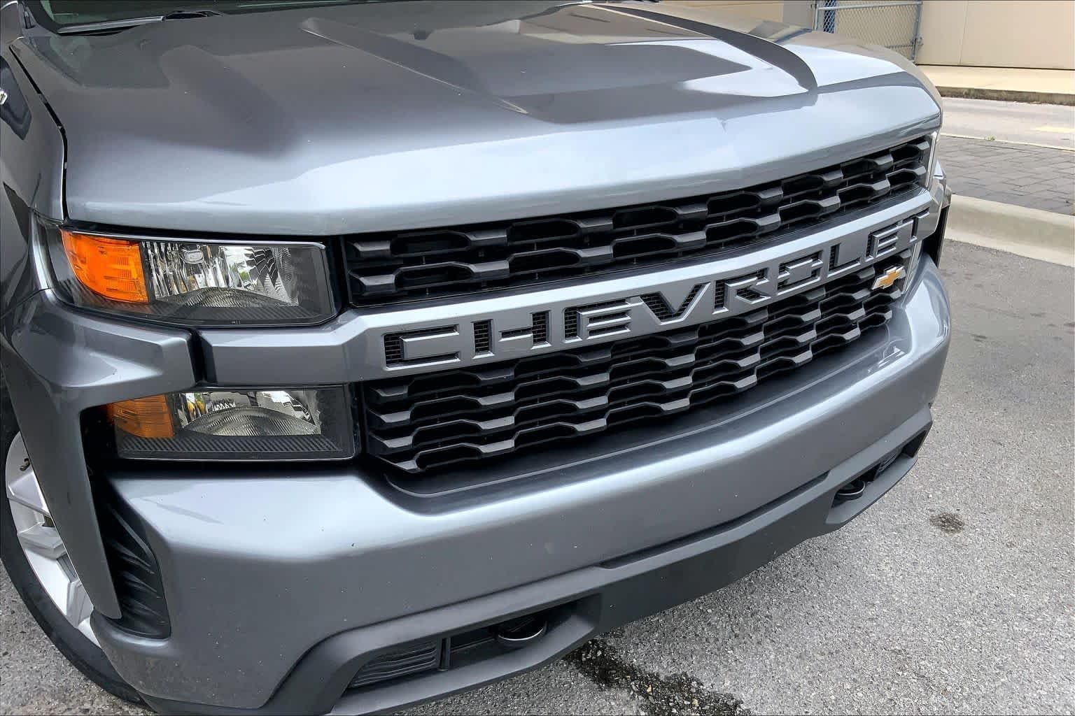 Used 2021 Satin Steel Metallic Chevrolet Custom image 32