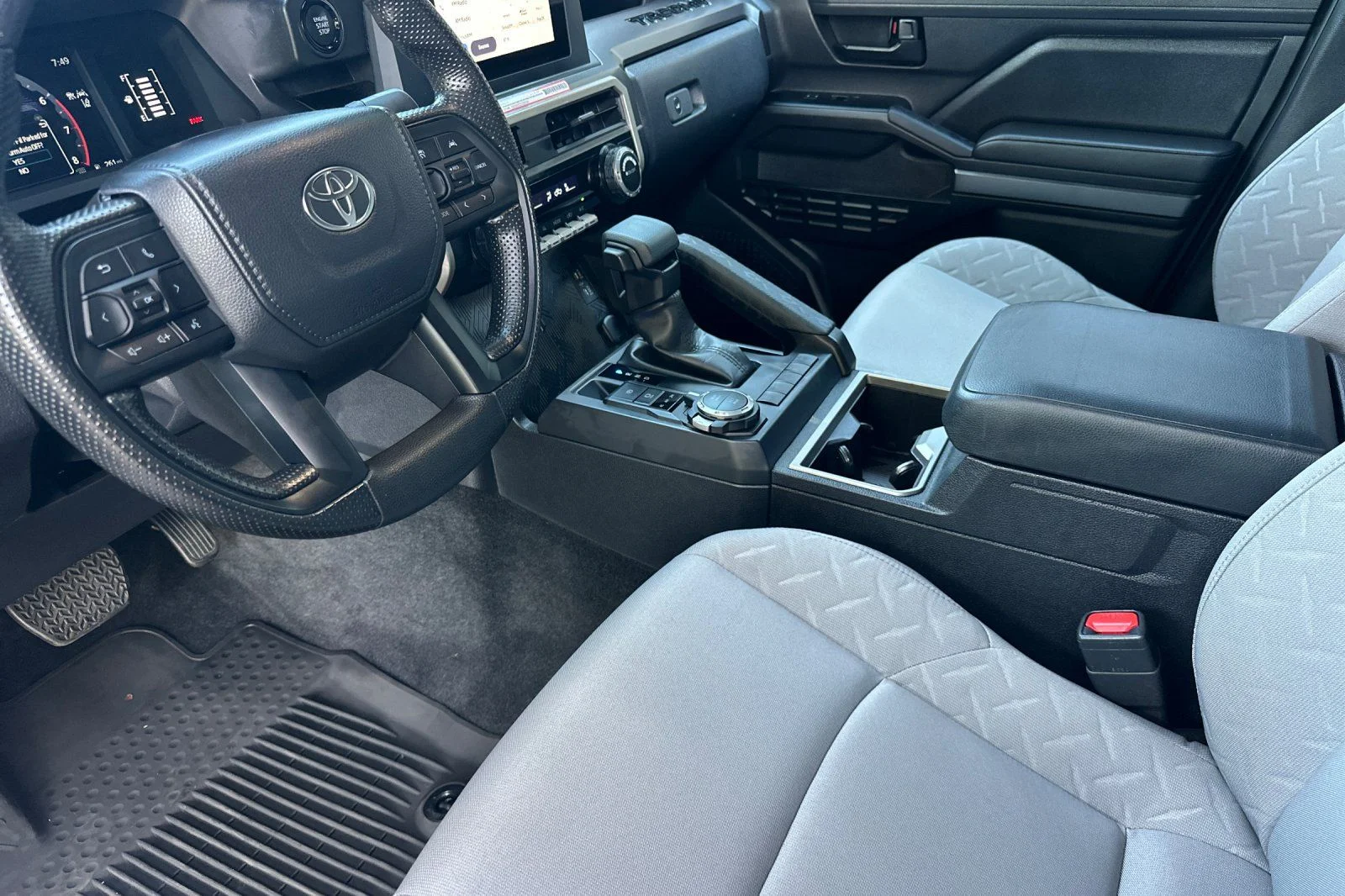 2025 Toyota Tacoma SR5 - Photo 18