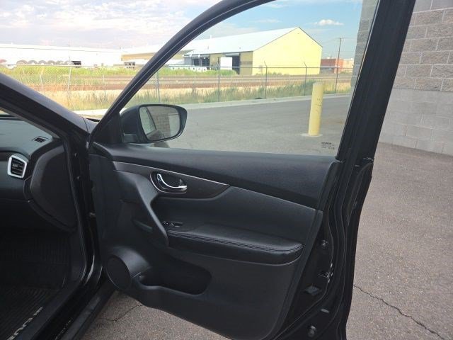 Used 2015 Super Black Nissan SV image 19