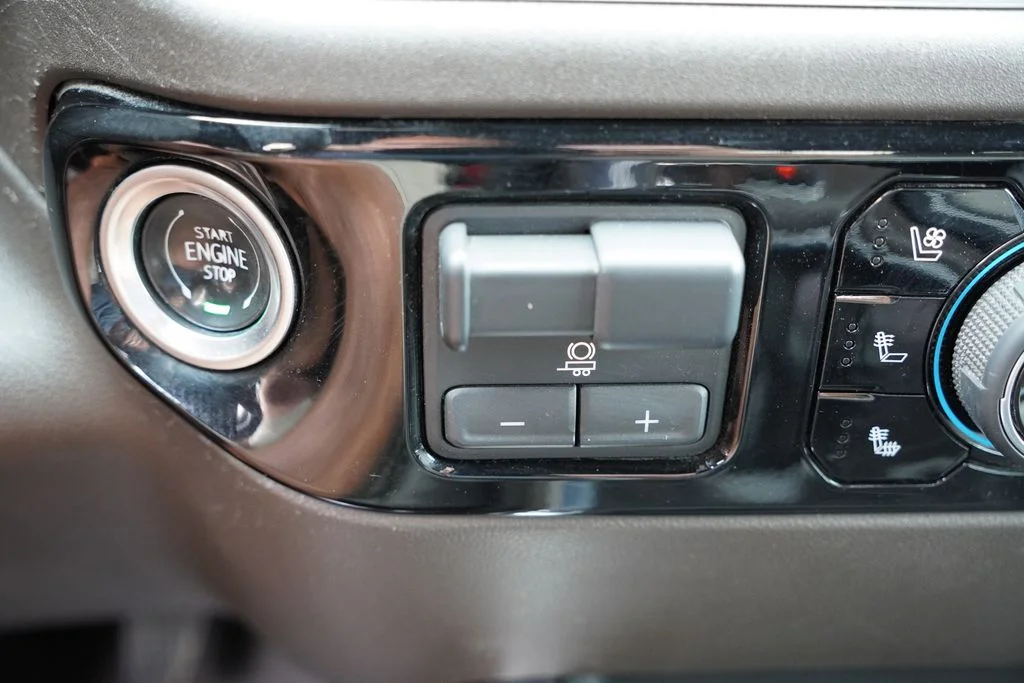 Used 2023 Iridescent Pearl Tricoat Chevrolet LTZ image 32