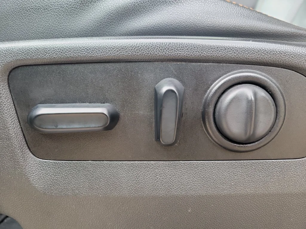 Used 2021 White GMC AT4 image 20