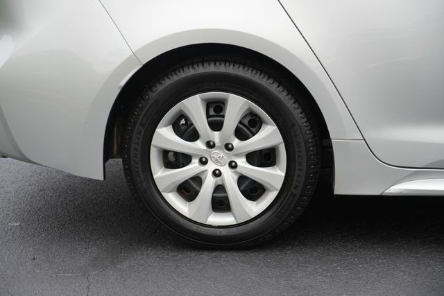 Certified Used 2022 Silver Toyota LE image 10
