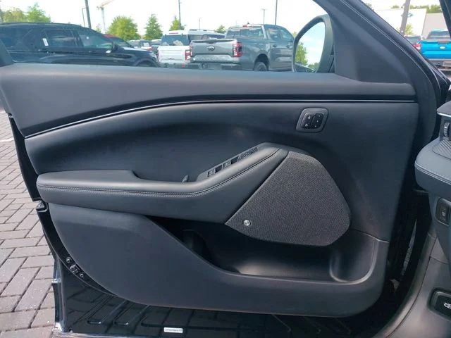 Used 2023 Black Ford Premium image 27