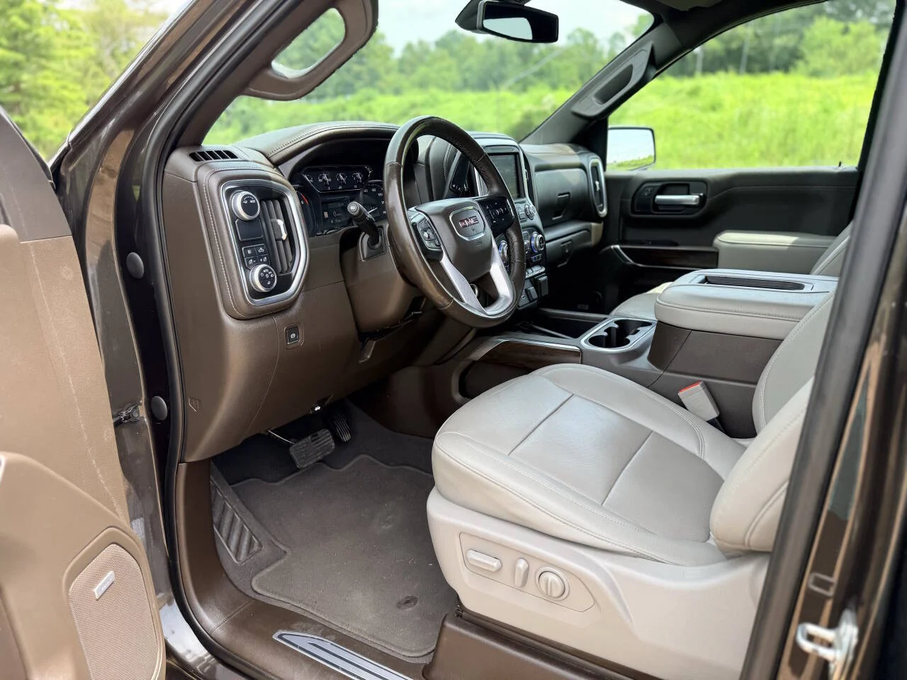 Used 2021 Pewter GMC SLT 4x2 4dr Crew Cab 5.8 ft. SB image 11