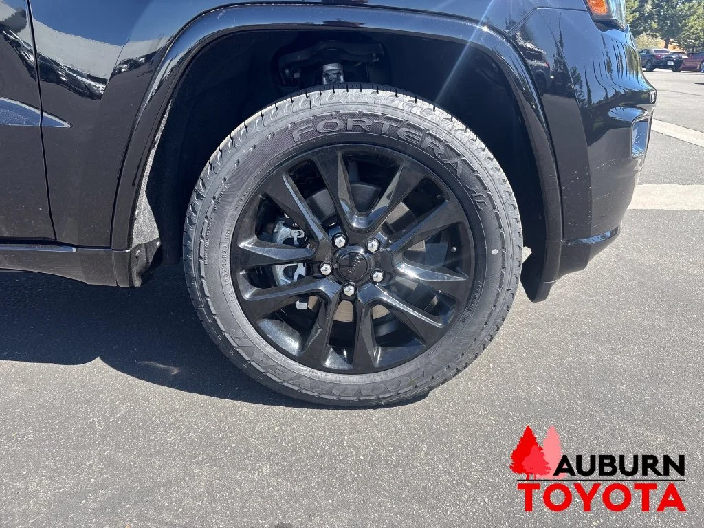 Used 2021 Diamond Black Crystal Pearlcoat Jeep Laredo X image 24