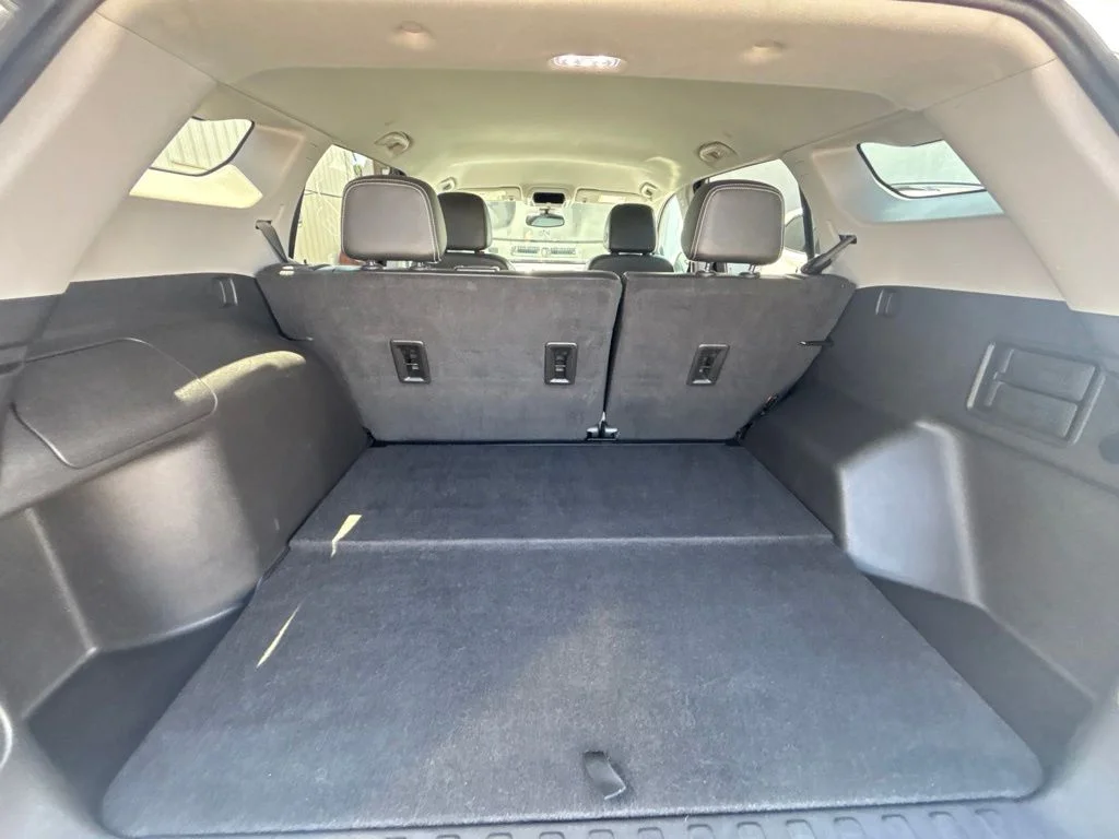 Used 2023 White GMC SLT image 20