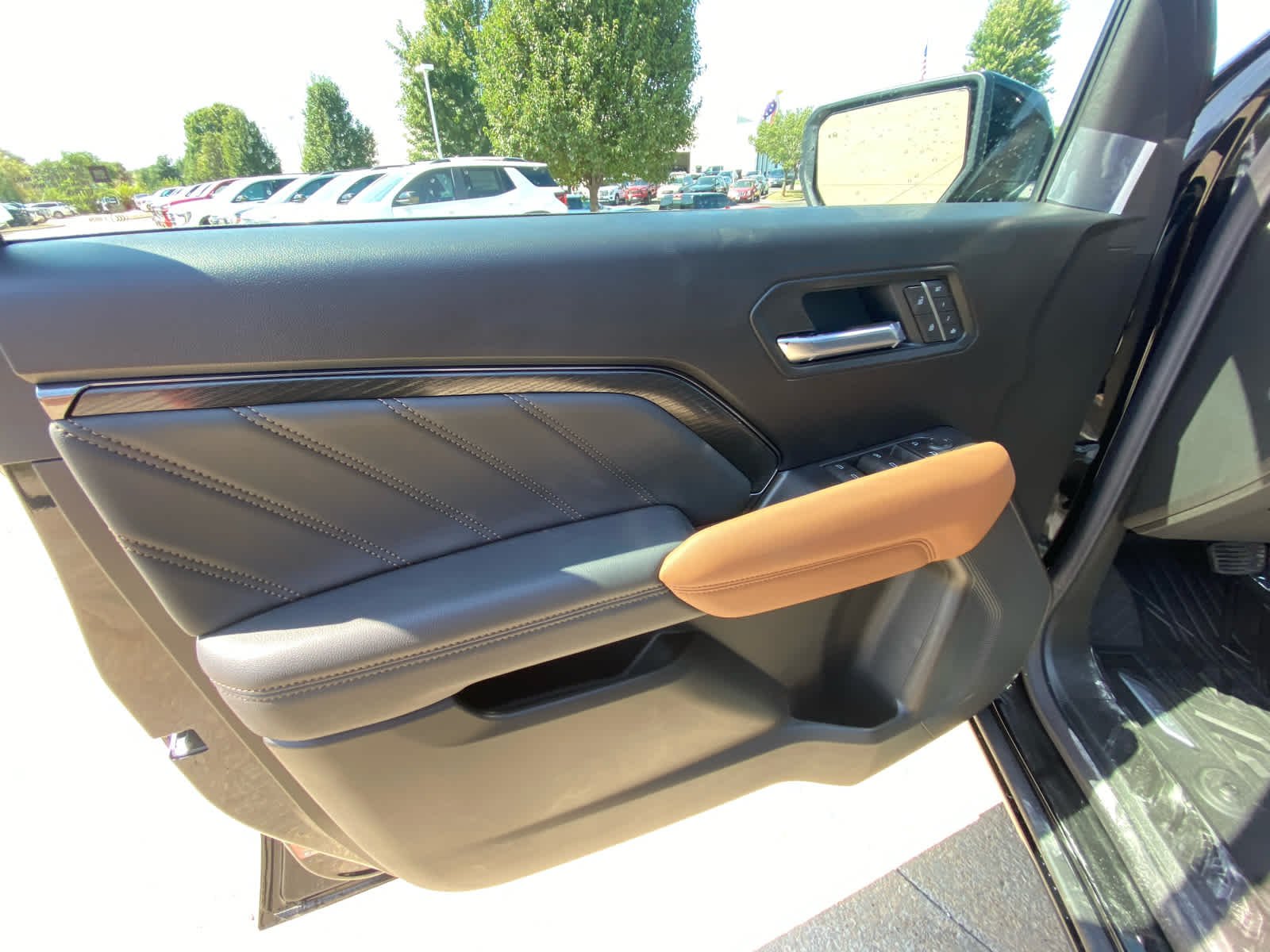 2026 GMC Canyon AT4 - Photo 6