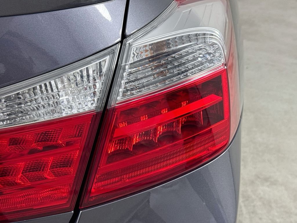 Used 2015 Gray Honda EX-L image 34