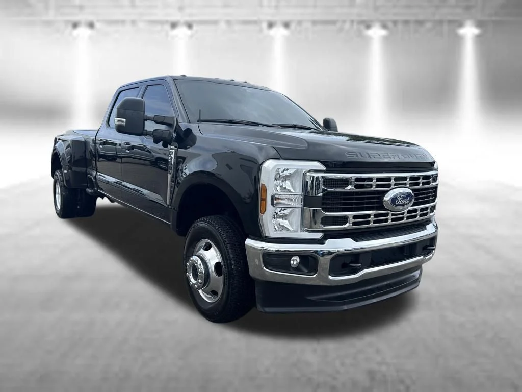 Certified Used 2024 Black Metallic Ford XLT image 2